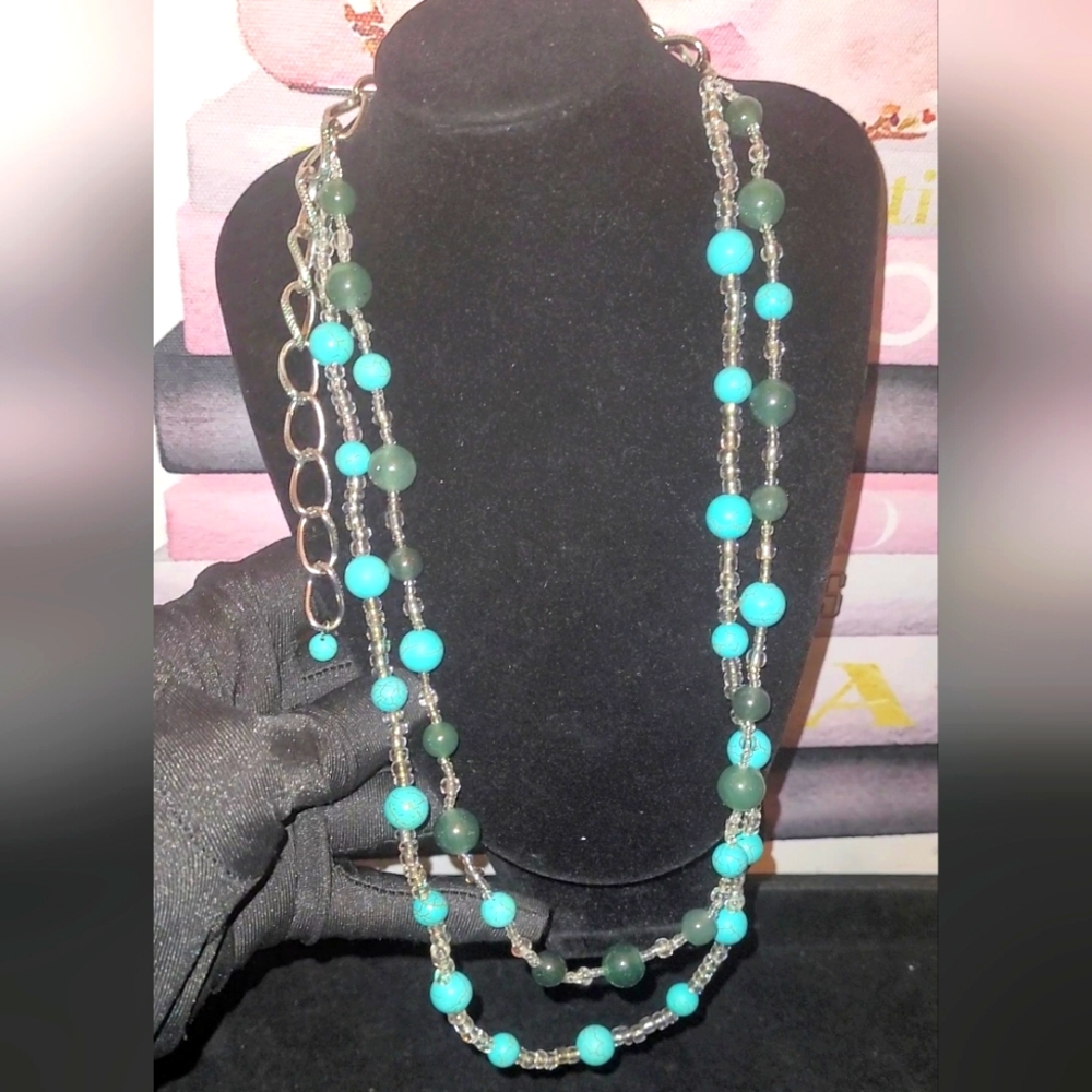 ✨️VINTAGE  JADE Dyed AND BLUE HOWLITEW/BEADED AND CHAIN NECKLACE ⚘️
